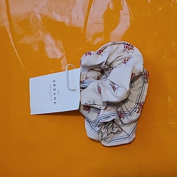 Nwt! Sezane trio of scrunchies - Picture 9 of 9